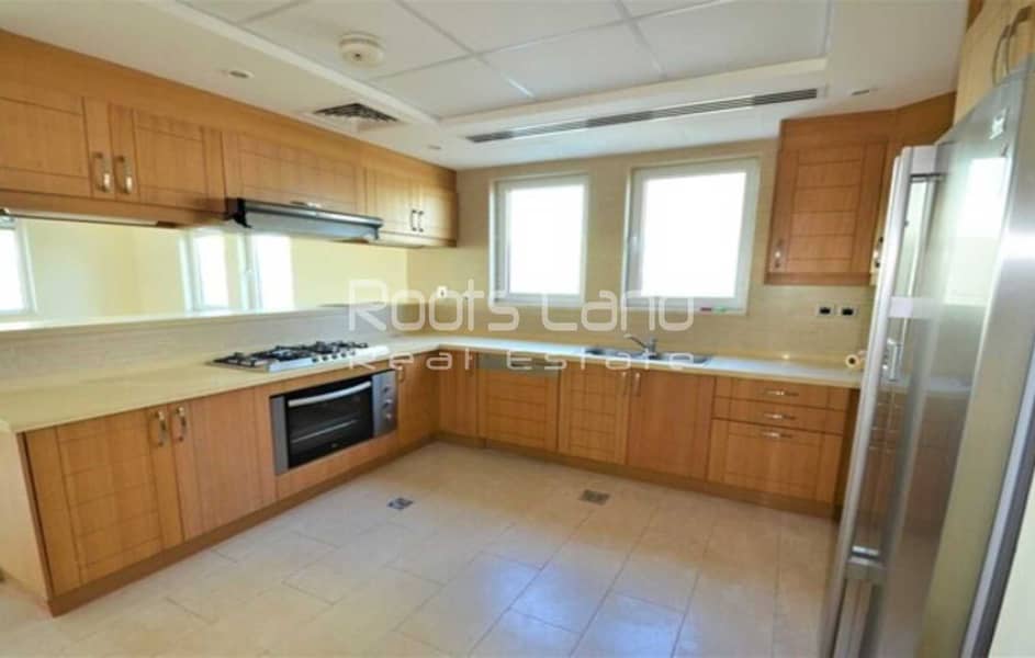 Steps to The Park | Regional Large Private Pool - Image 15