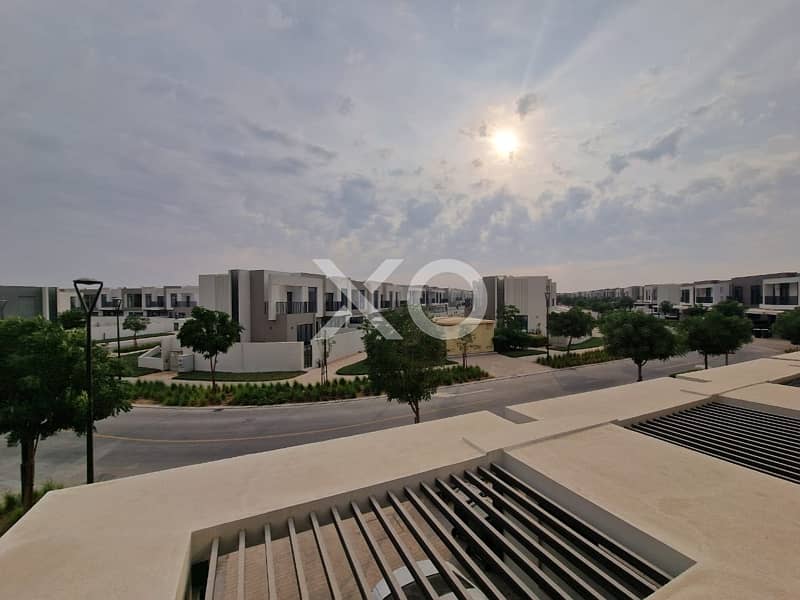 Huge Plot | Vacant | Single Row | Corner