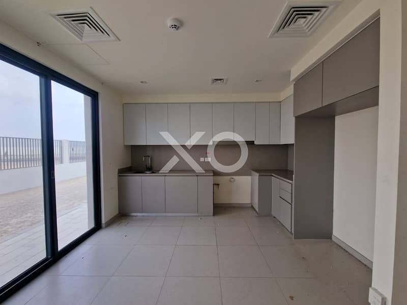 Huge Plot | Vacant | Single Row | Corner