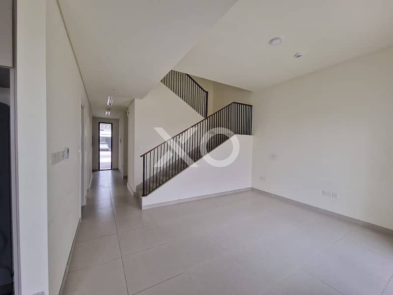 Huge Plot | Vacant | Single Row | Corner