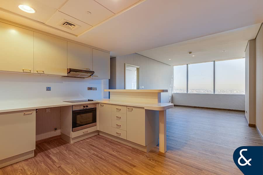 1 Bed | Upgraded | High Floor | Vacant