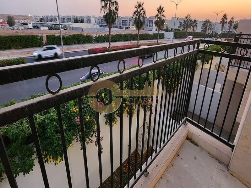 Modern 4BR Corner Townhouse | Single Row - Image 11