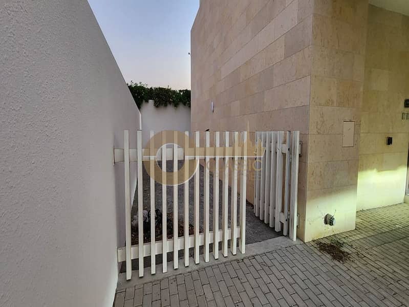 Modern 4BR Corner Townhouse | Single Row - Image 15