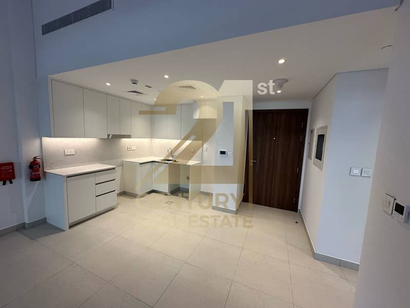 NEAR TO POOL | VACANT | LARGE TERRACE