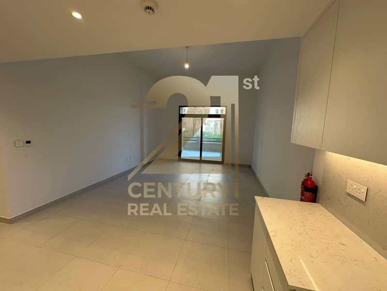 NEAR TO POOL | VACANT | LARGE TERRACE