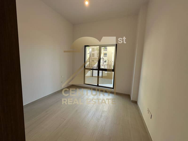 NEAR TO POOL | VACANT | LARGE TERRACE