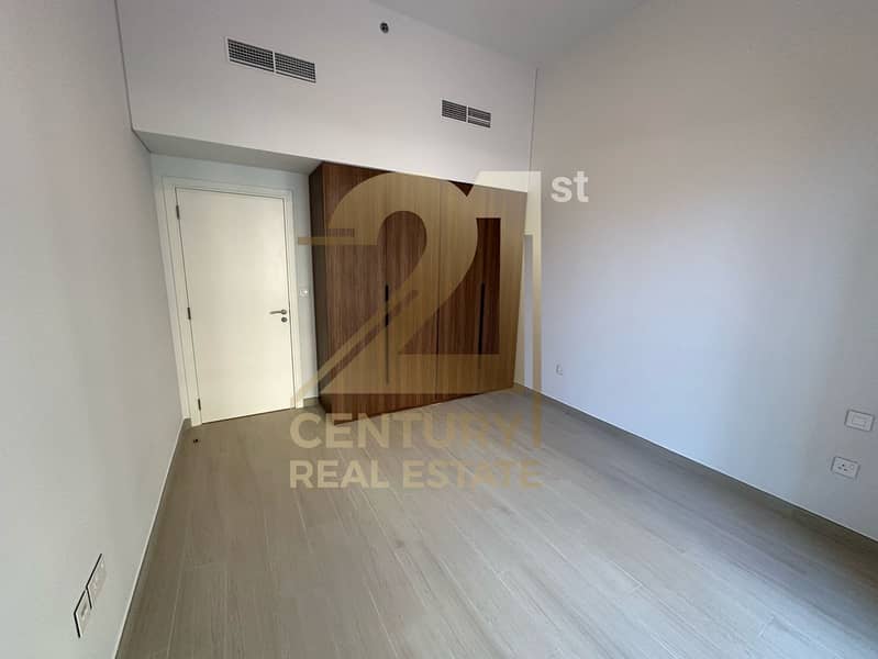 NEAR TO POOL | VACANT | LARGE TERRACE