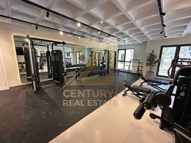 NEAR TO POOL | VACANT | LARGE TERRACE - Image 9