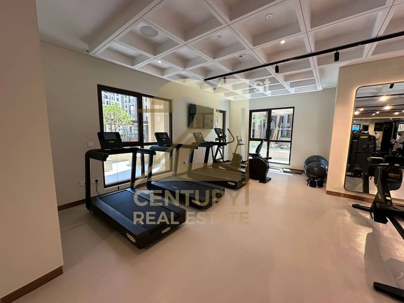 NEAR TO POOL | VACANT | LARGE TERRACE - Image 10