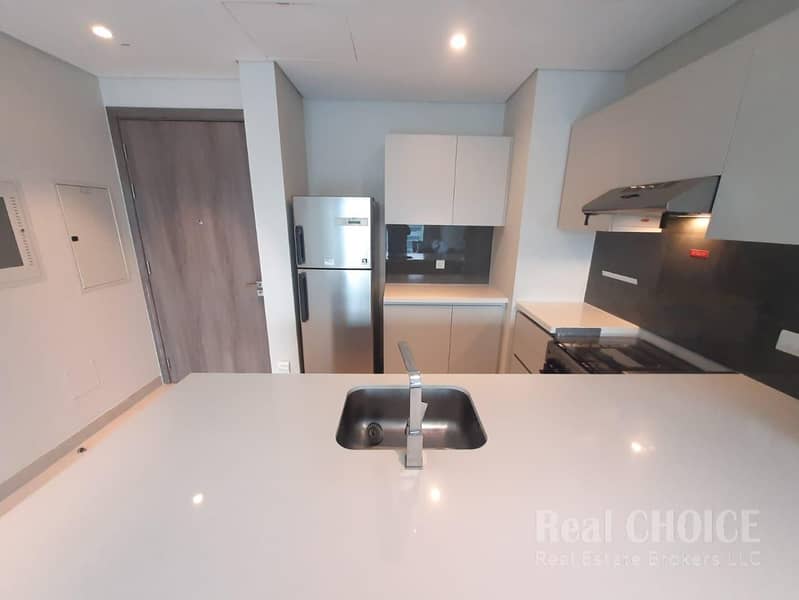 Furnished| Spacious 2-Bedroom | Prime Location - Image 10