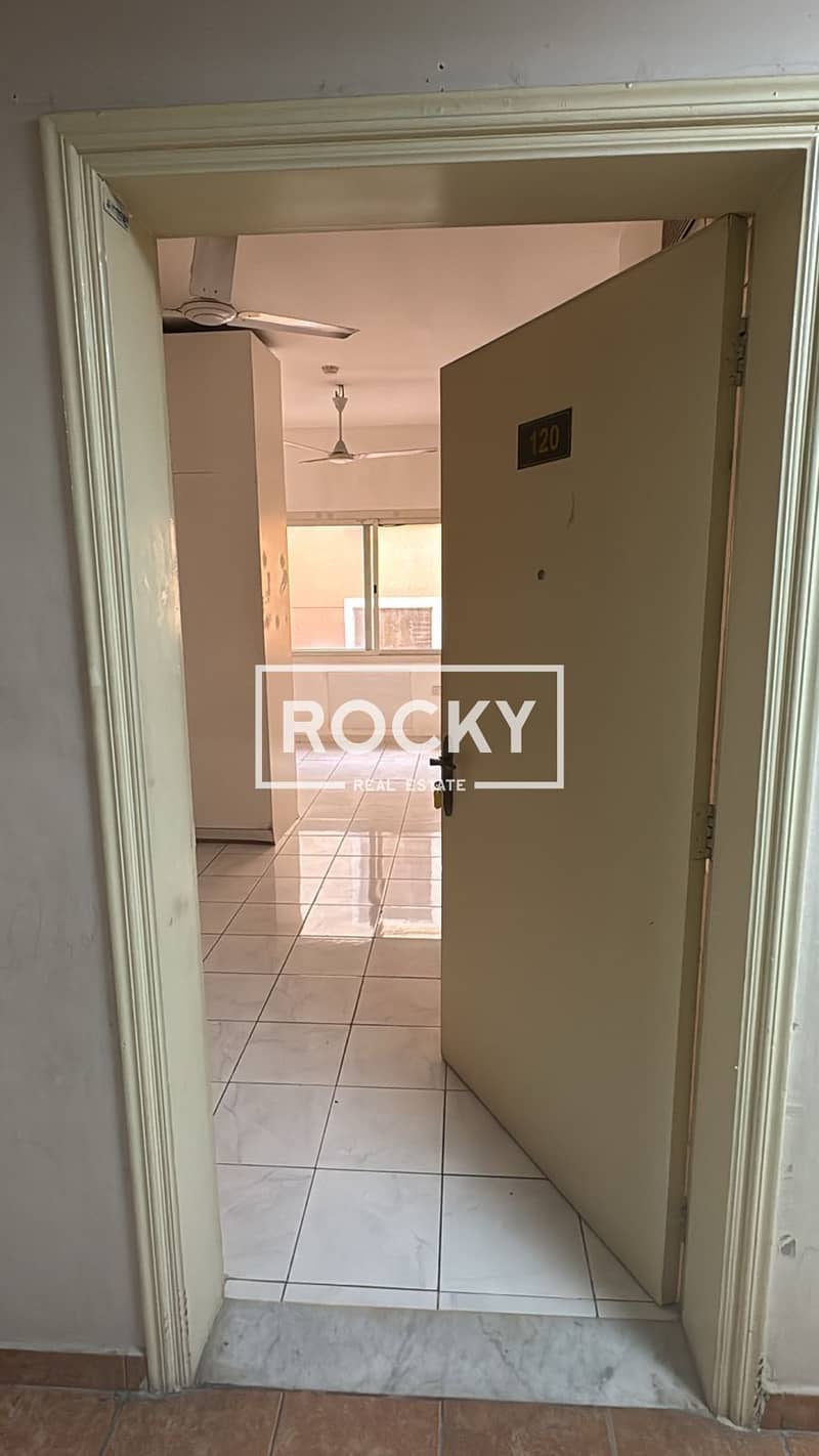 Studio Apt with Window A/C in Bur Dubai