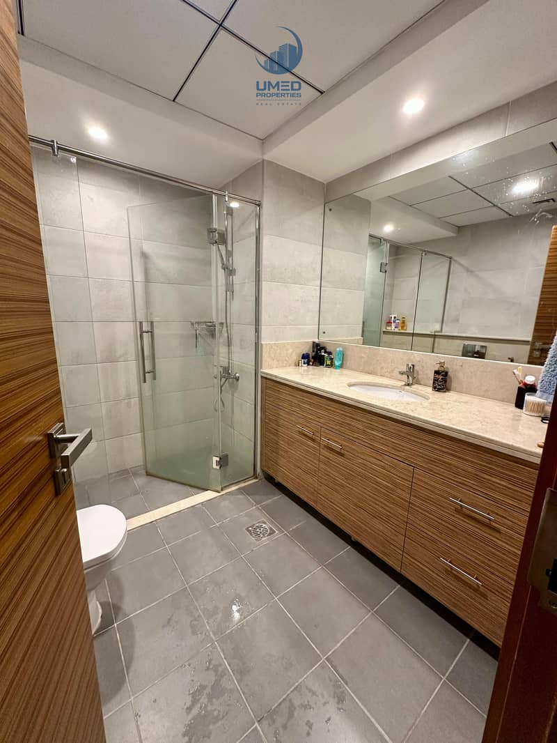 Modern Apartment with Balcony | Prime Location | Pool View - Image 9