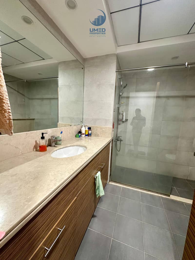 Modern Apartment with Balcony | Prime Location | Pool View - Image 10