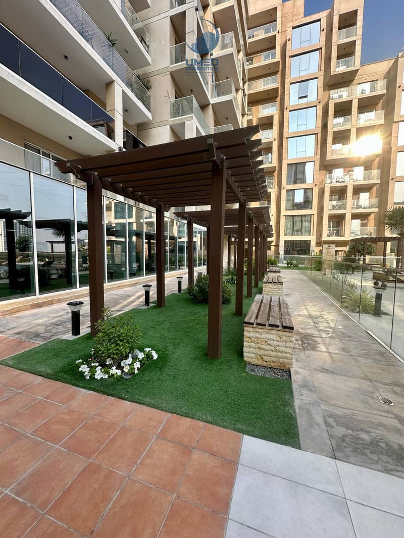 Modern Apartment with Balcony | Prime Location | Pool View - Image 15