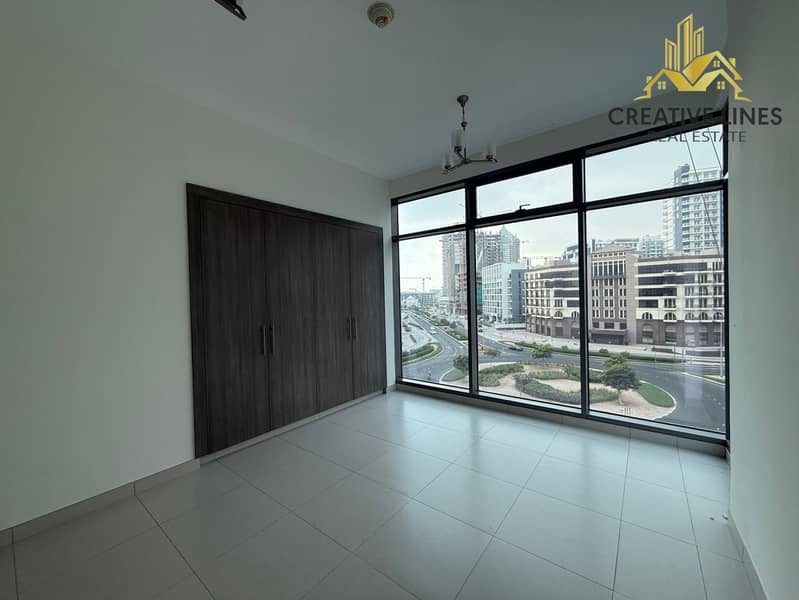 Chiller free // Very specious 2bedroom +Maids room// Ready to move // All Amenities