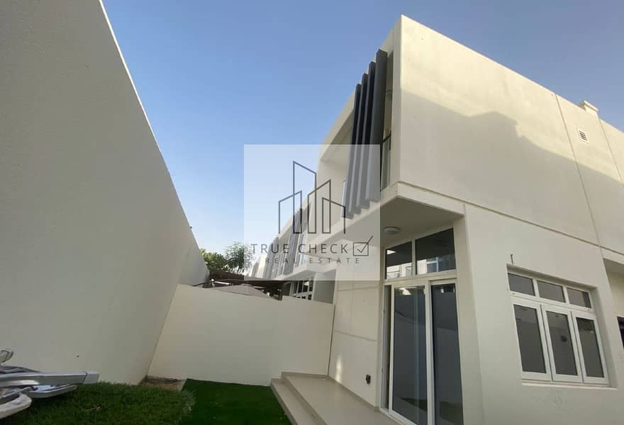 3 BEDROOMS + MAID | UNFURNISHED | L-SHAPED GARDEN - Image 6