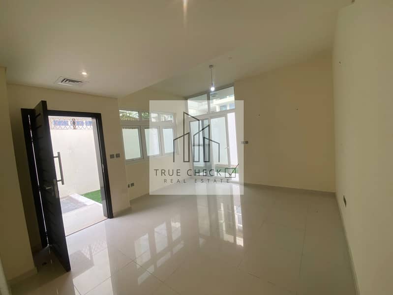 3 BEDROOMS + MAID | UNFURNISHED | L-SHAPED GARDEN - Image 10