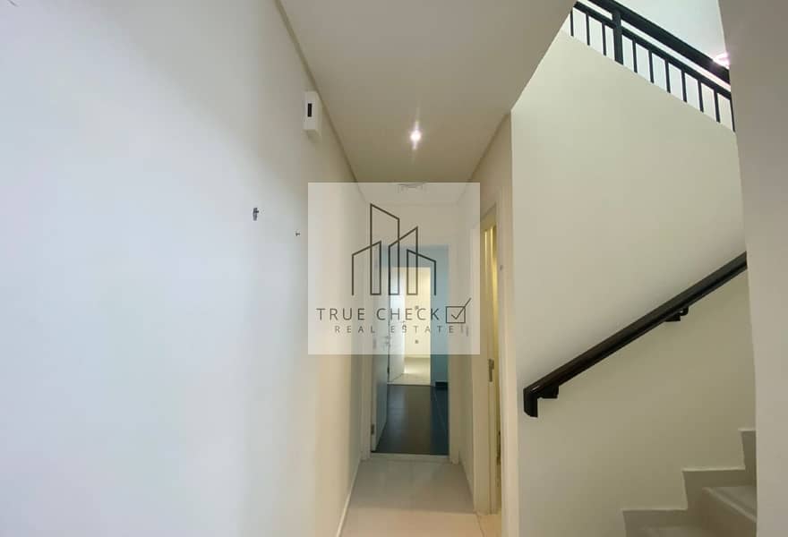 3 BEDROOMS + MAID | UNFURNISHED | L-SHAPED GARDEN - Image 15