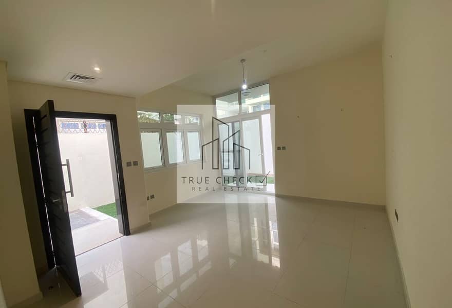 3 BEDROOMS + MAID | UNFURNISHED | L-SHAPED GARDEN - Image 16