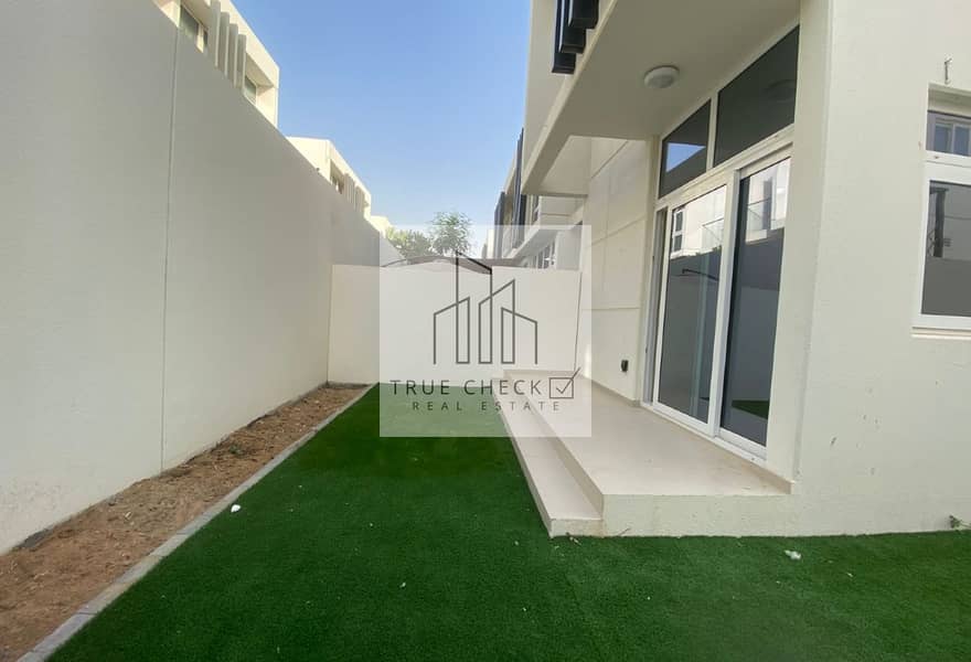 3 BEDROOMS + MAID | UNFURNISHED | L-SHAPED GARDEN - Image 17