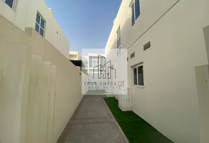 3 BEDROOMS + MAID | UNFURNISHED | L-SHAPED GARDEN - Image 24