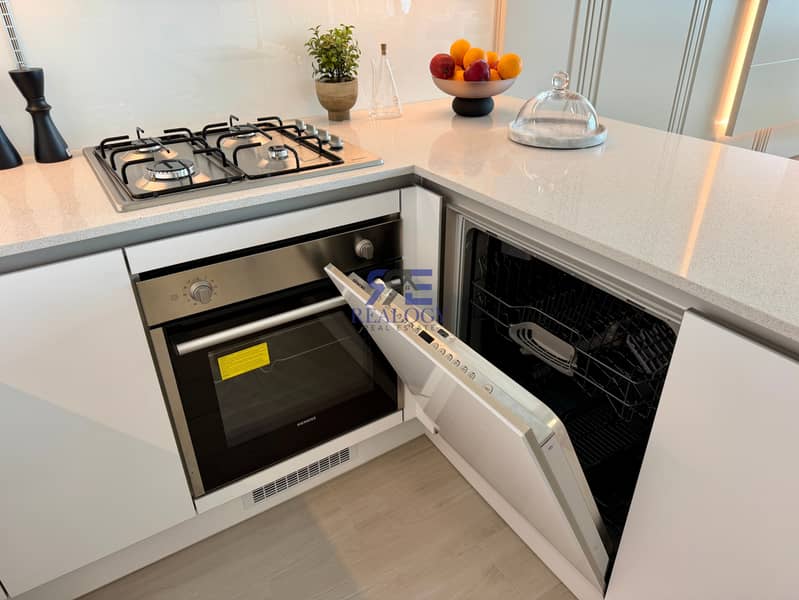 1,700 Sqft | 3 Bed Plus Maid | Park View | Family Home - Image 6