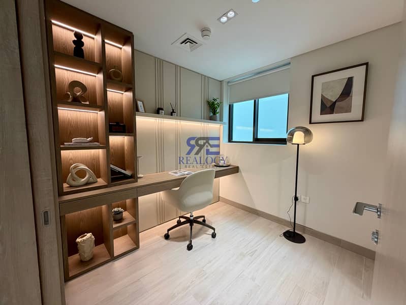 1,700 Sqft | 3 Bed Plus Maid | Park View | Family Home - Image 14