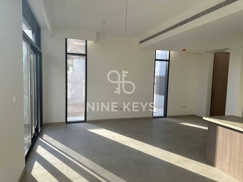 Vacant | Corner Villa | Prime Location