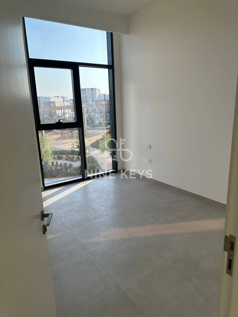 Vacant | Corner Villa | Prime Location - Image 11