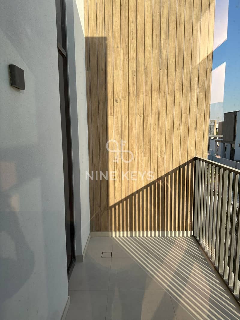 Vacant | Corner Villa | Prime Location - Image 12