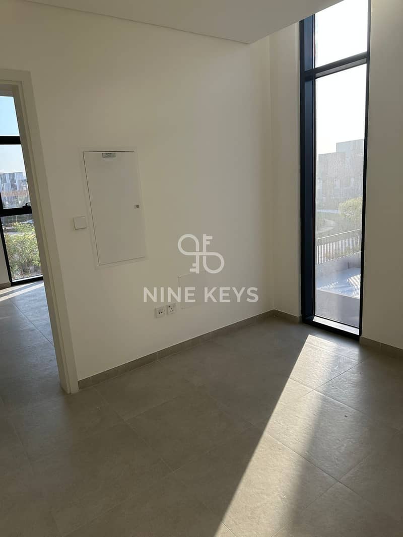 Vacant | Corner Villa | Prime Location - Image 13