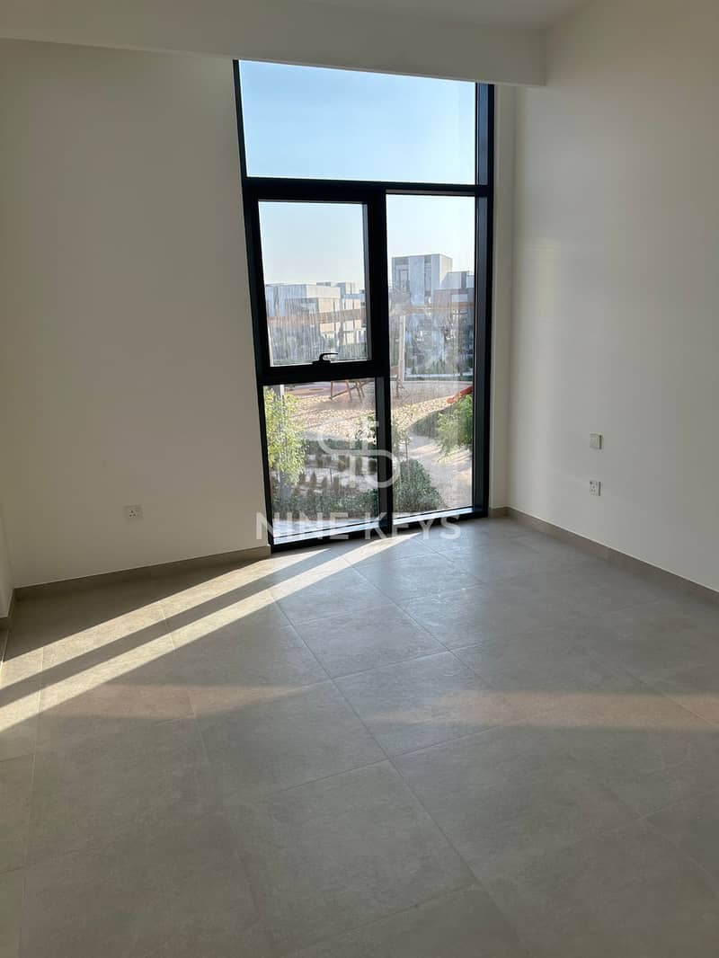 Vacant | Corner Villa | Prime Location - Image 15