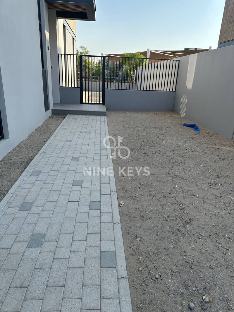 Vacant | Corner Villa | Prime Location - Image 19