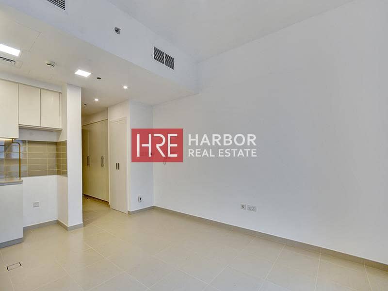 Skyline Views | Modern Studio | Prime Location