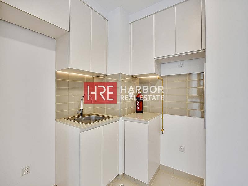 Skyline Views | Modern Studio | Prime Location - Image 8