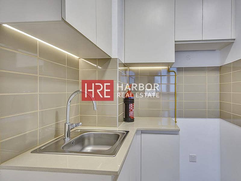 Skyline Views | Modern Studio | Prime Location - Image 9