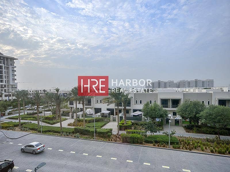 Skyline Views | Modern Studio | Prime Location - Image 10