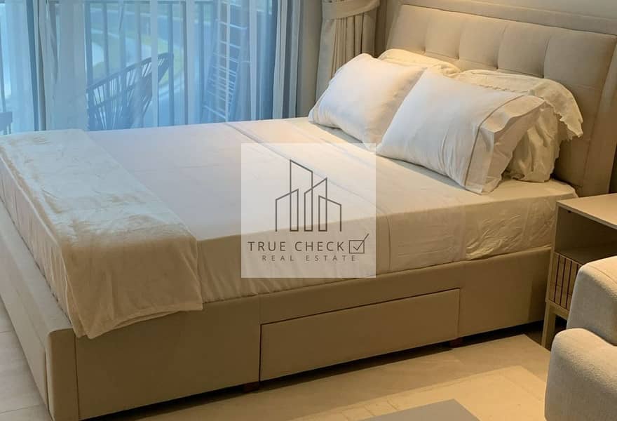 Elegant Studio | High End Finishes | Well Maintained