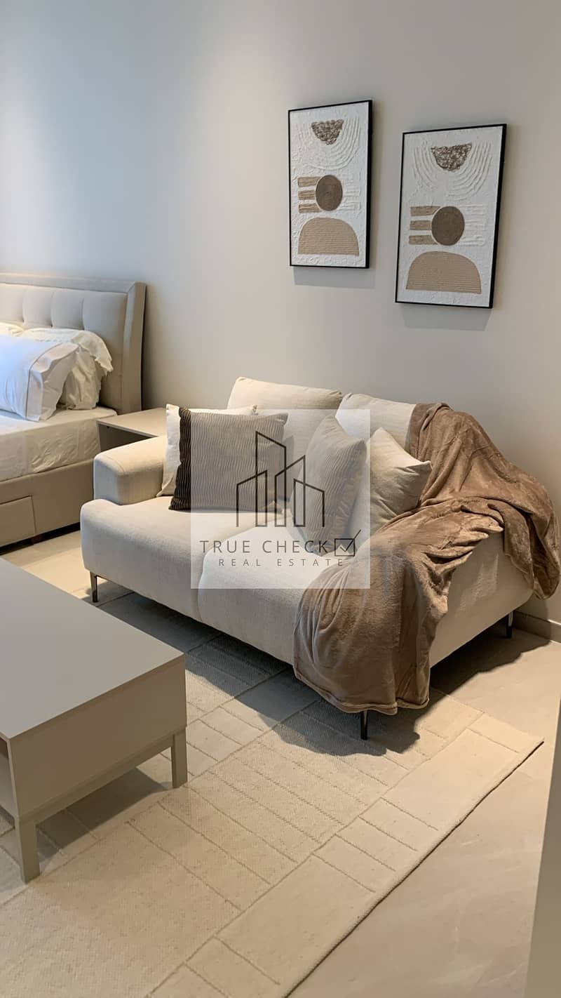 Elegant Studio | High End Finishes | Well Maintained