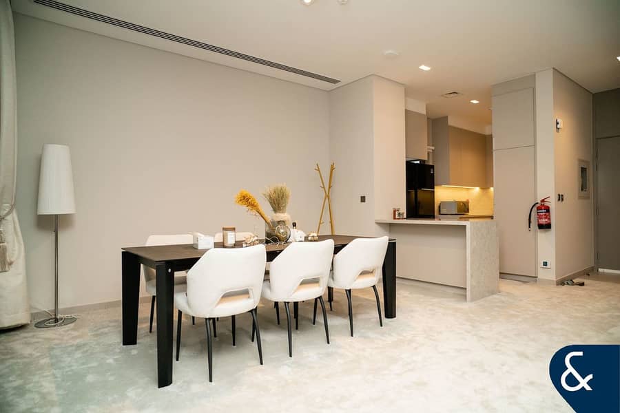 Spacious Corner Unit | Landscaped Garden | VOT