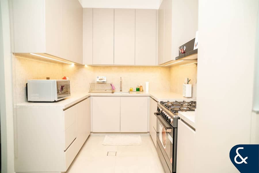 Spacious Corner Unit | Landscaped Garden | VOT - Image 8