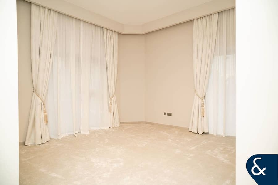 Spacious Corner Unit | Landscaped Garden | VOT - Image 11