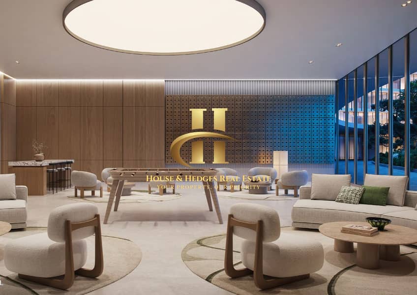 Front-Row Waterfront Views, Premium Lifestyle