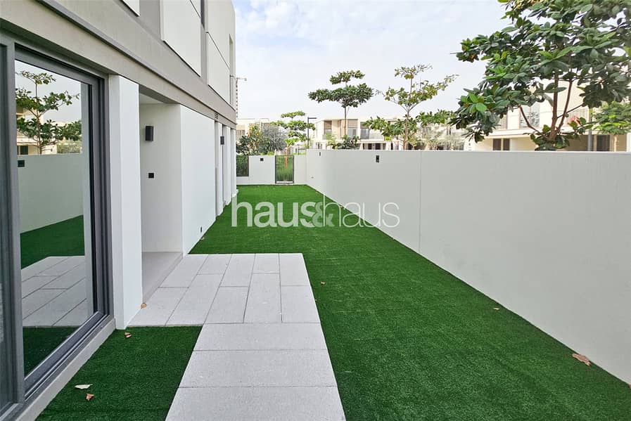 Upgraded Unit | Park & Pool Close | Smart Home