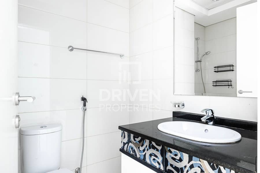 Prime Location | Fully Furnished | Spacious - Image 9