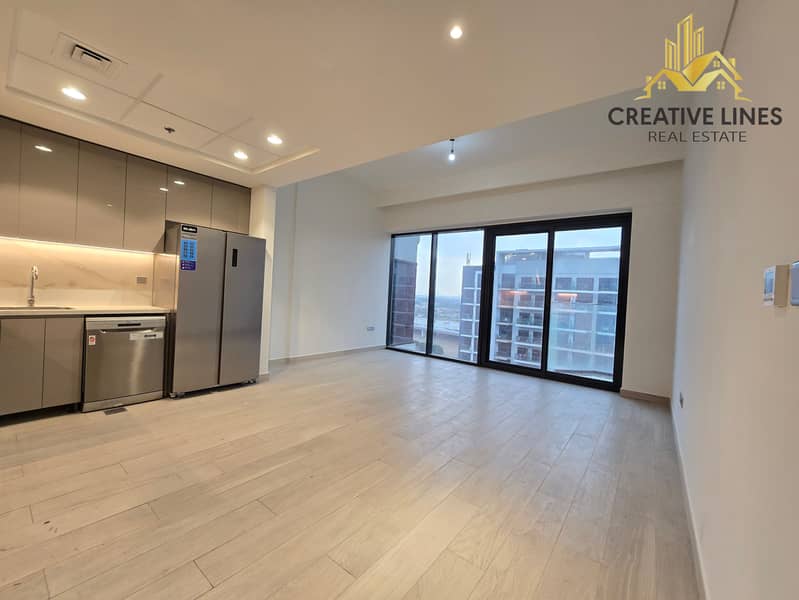 BOULEVARD VIEW - SPACIOUS 3BHK - READY TO MOVE