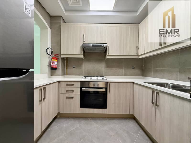 Kitchen appliances-vacant-burj and canal view-well maintained - Image 8