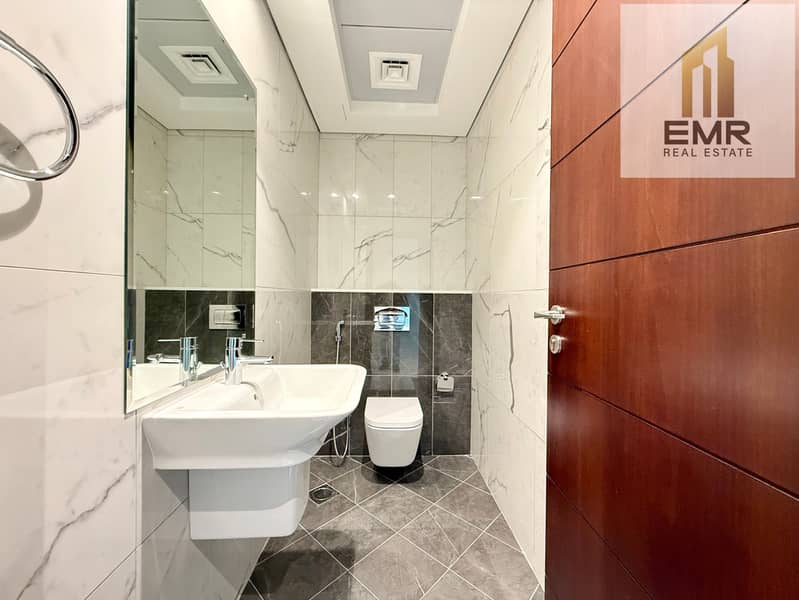 Kitchen appliances-vacant-burj and canal view-well maintained - Image 9