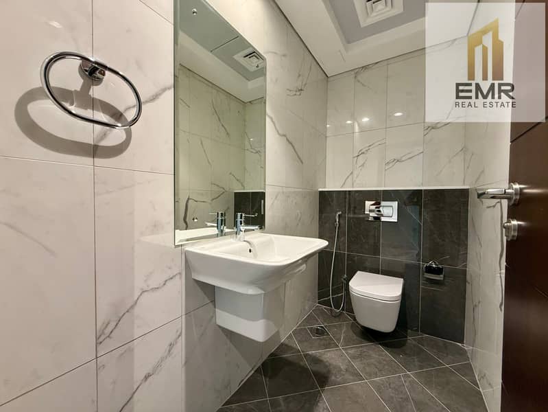 Kitchen appliances-vacant-burj and canal view-well maintained - Image 10