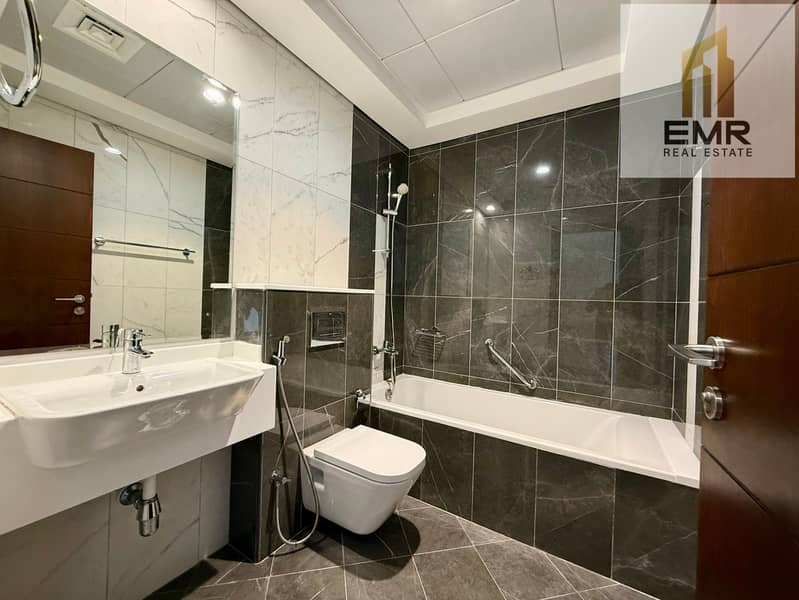 Kitchen appliances-vacant-burj and canal view-well maintained - Image 15